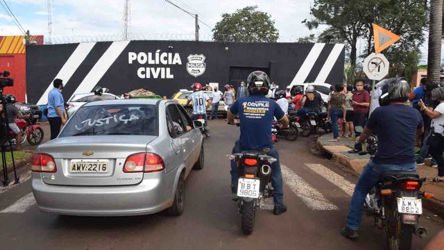 Manifestantes pedem justiça para Lucas, Jaqueline e Heloísa, mortos em acidente de trânsito em Ivaiporã