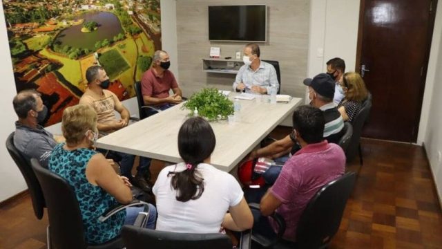 Moradores da Vila Nova Porã, Vila Rural e Santa Luzia se reúnem com Carlos Gil