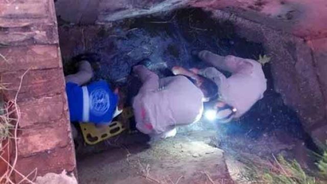 Motociclista Bueiro O homem sofreu ferimentos moderados e foi encaminhado a um hospital da cidade / Foto: Reprodução/Bombeiros