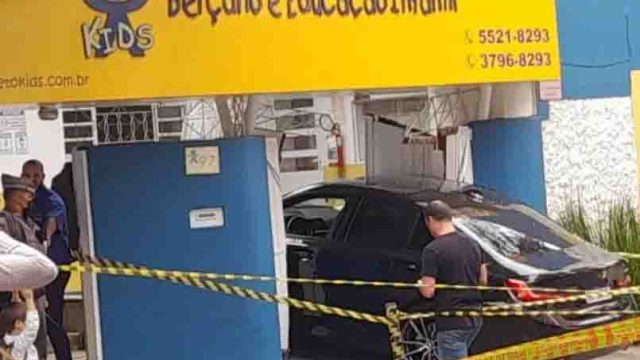 O acidente aconteceu na Rua Moliere, por volta das 12h30 / Foto: Giba Bergamin/TV Globo