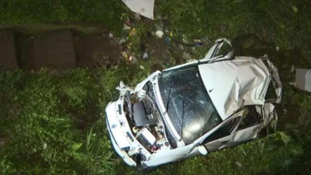 O carro ficou totalmente destruído O carro ficou totalmente destruído / Foto: Reprodução/Tony Mattoso/RPC