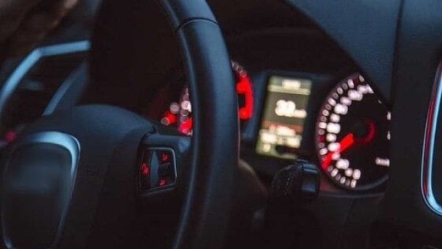 Adolescente é flagrado conduzindo carro; no veículo estavam 5 crianças