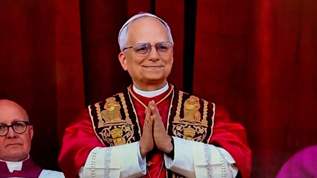 Cardeal Robert Francis Prevost de 69 anos é o novo papa da Igreja Católica