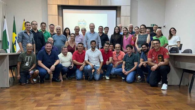 Plano Diretor – mesa diretiva Mesa diretiva do Plano diretor / Foto: Assessoria Prefeitura de Ivaiporã