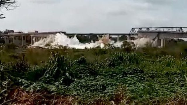Ponte entre Maranhão e Tocantins desaba sobre rio / Foto: Reprodução/Redes Sociais
