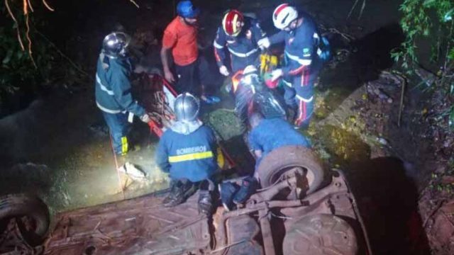 Acidente foi na madrugada deste domingo / Foto: PMPR