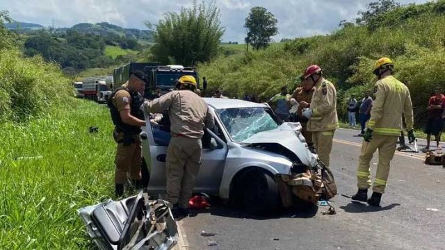 A vítima ficou presa às ferragens / Foto: TN Online