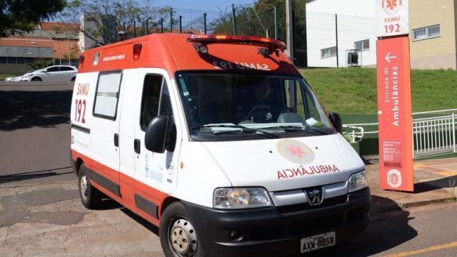 Briga em família termina com homem ferido com garrafa