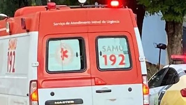 Batida ocorreu em cruzamento da Avenida Paraná; vítima foi levada à UPA