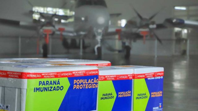 Vacina Covid Paraná Paraná recebe lote com 368 mil doses de vacinas da Covid-19