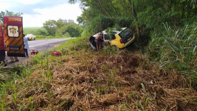 Viatura da Polícia Militar sofre acidente na PR-272 em Cruzmaltina