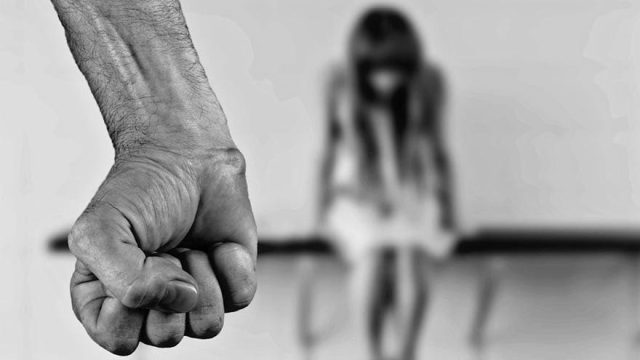 Homem é preso após agredir companheira adolescente de 17 anos