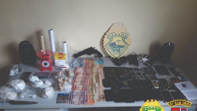 Mulher revendia drogas presa