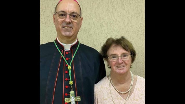 WhatsApp Image 2023-01-28 at 10.25.40 Dom Carlos ao lado da mãe Morre Maria Aparecida Santi / Foto: Redes Sociais