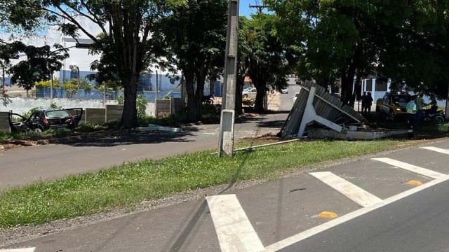 acdiente wenceslau braz A batida transversal envolveu um Renault Sandero e um caminhão Volvo FH 460 /Foto: PRE