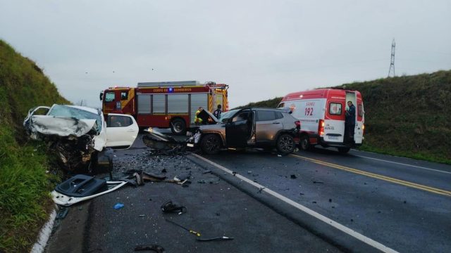 Colisão foi na manhã deste domingo (14) / Foto: Bombeiros