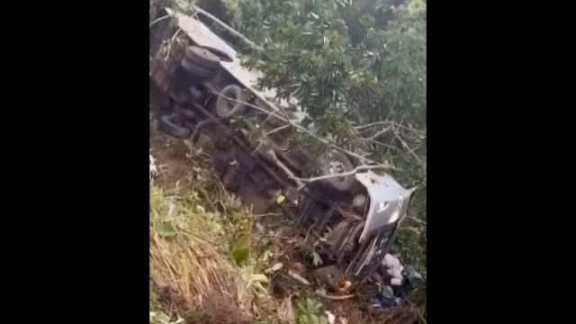 O acidente envolveu um  ônibus da saúde de CanSociaisarana / Foto: Redes