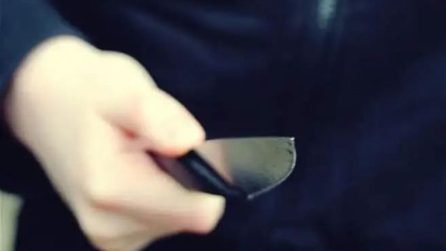 ameaça com faca faca