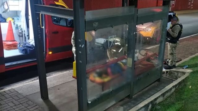 atropelado O suspeito foi socorrido pelo Corpo de Bombeiros / Foto: Reprodução CGN