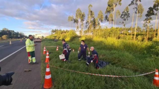 Equipes de socorro, agentes do setor de Criminalística e do Instituto Médico Legal (IML) também prestaram atendimento no local - Foto: Márcio Lopes/aRede