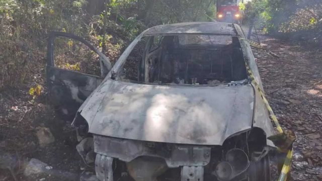 carro-queimado-1200×697 Homem amarra mulher dentro de carro e ateia fogo / Foto: Ana Contato/RicTv