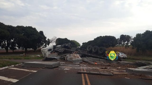 Acidente foi na madrugada desta segunda-feira / Foto: PRE