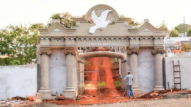 O cemitério da Lunardelli está passando por reforma / Foto: Paraná Centro