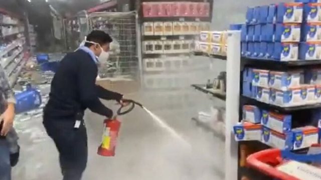 Protesto contra morte de João Alberto em SP tem princípio de incêndio