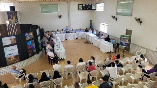 O encontro foi realizado no recinto de leilões da Sociedade Rural / Foto: TN Online