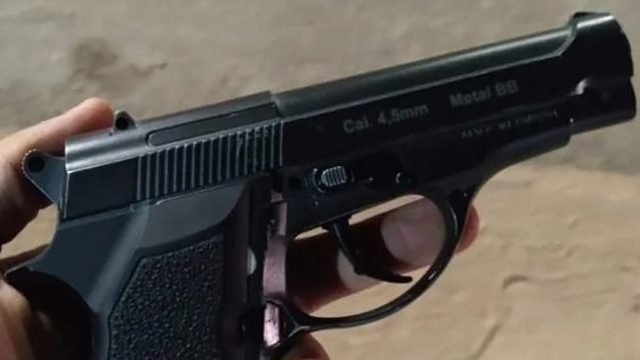simulacro Simulacro de pistola (airsoft sem ponteira) / Foto: Ilustração