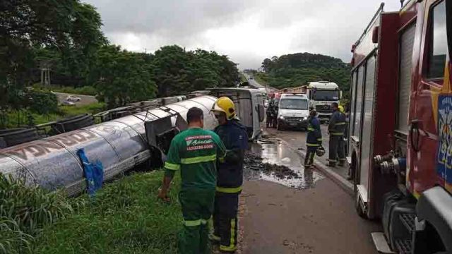 whatsapp-image-2022-12-22-at-07.52.45 Acidente de trânsito na BR-376, na pista sentido interior do Paraná, na região de Ponta Grossa/Foto: RPC